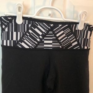 lululemon athletica Pants - Lululemon crop yoga legging lululemon athletica Pants - Lululemon crop yoga legging